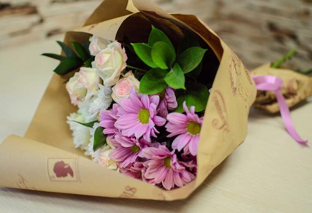 Букет цветов из: Розы и Хризантемы в Шарахалсуне