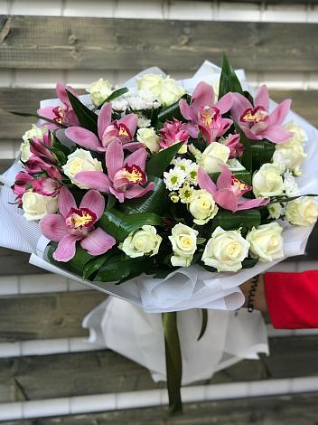 Букет цветов из: Розы и Хризантемы в Шарахалсуне