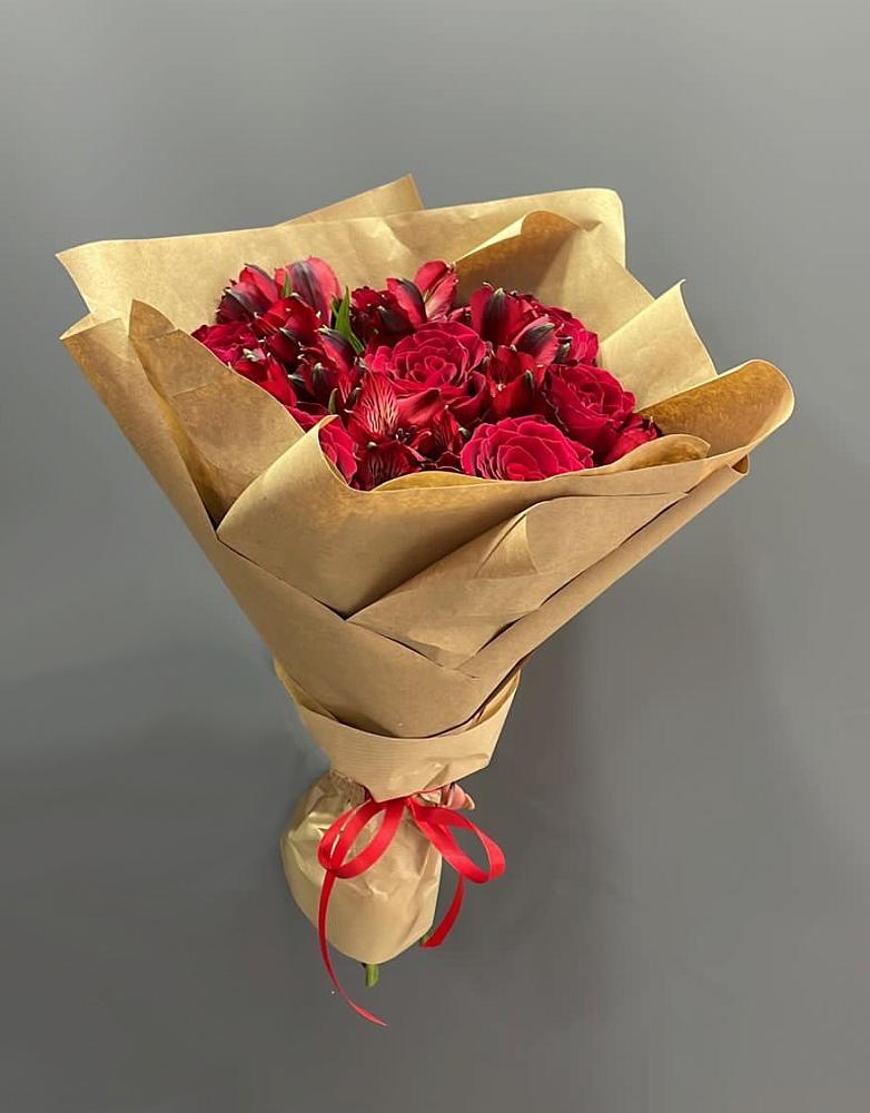 Букет цветов из: Альстромерии и Розы в Шарахалсуне