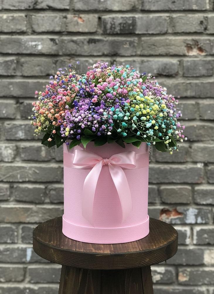 Цветочная композиция из Гипсофила и Розы в шляпной коробке в Шарахалсуне