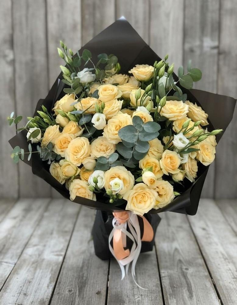 Букет цветов из: Розы и Лизиантусы в Шарахалсуне