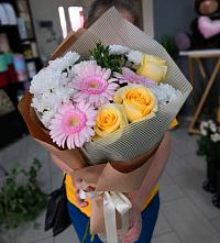 Букет цветов из:  Герберы, Розы и Хризантемы в Шарахалсуне