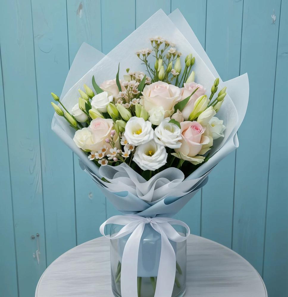 Букет цветов из: Розы и Лизиантусы в Шарахалсуне