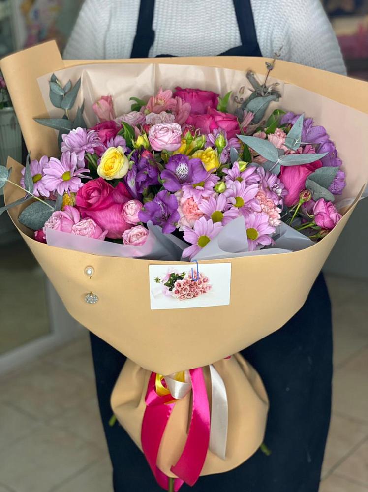 Букет цветов из: Хризантемы, Гвоздики и Альстромерии в Шарахалсуне