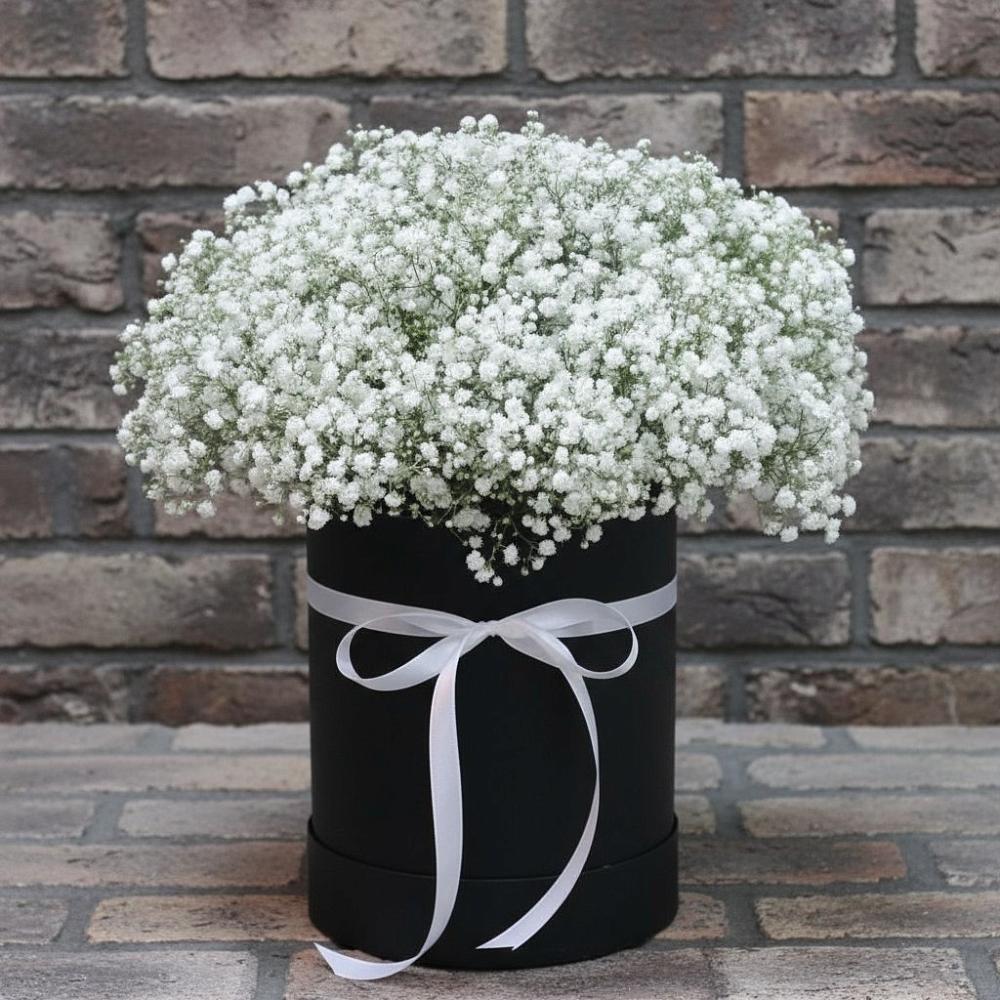 Цветочная композиция из Гипсофила в шляпной коробке в Шарахалсуне