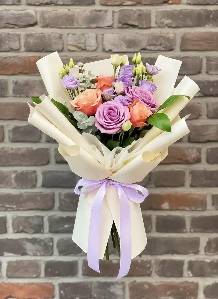 Букет цветов из: Лизиантусы и Розы в Шарахалсуне