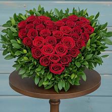 Цветочная композиция из Розы в виде сердца в Шарахалсуне