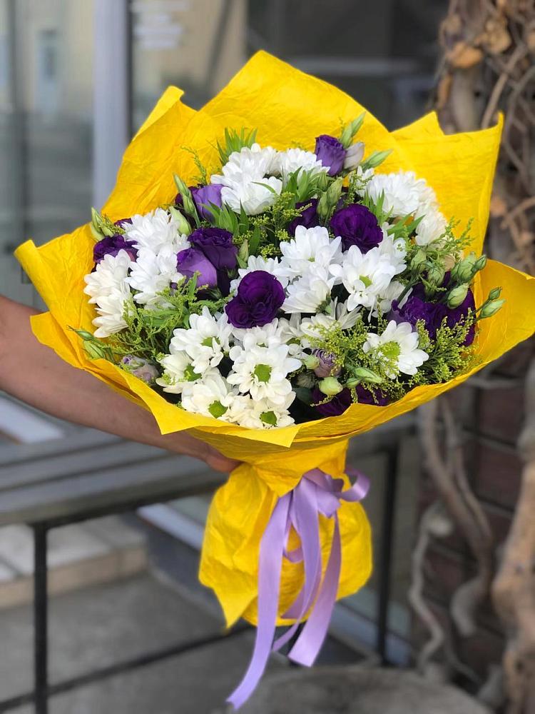 Букет цветов из: Ирисы, Хризантемы и Ромашки в Шарахалсуне
