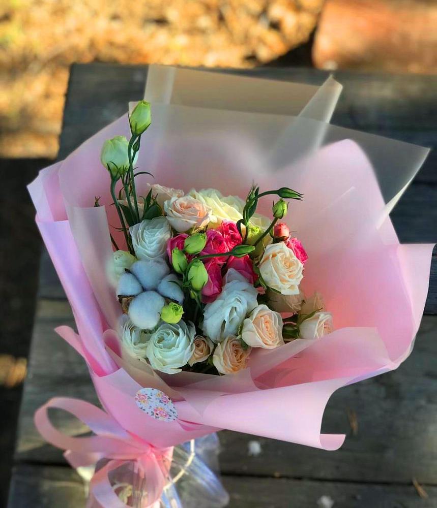 Букет цветов из: Розы и Лизиантусы в Шарахалсуне