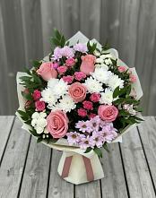 Букет цветов из:  Альстромерии, Гвоздики, Розы и Хризантемы в Шарахалсуне