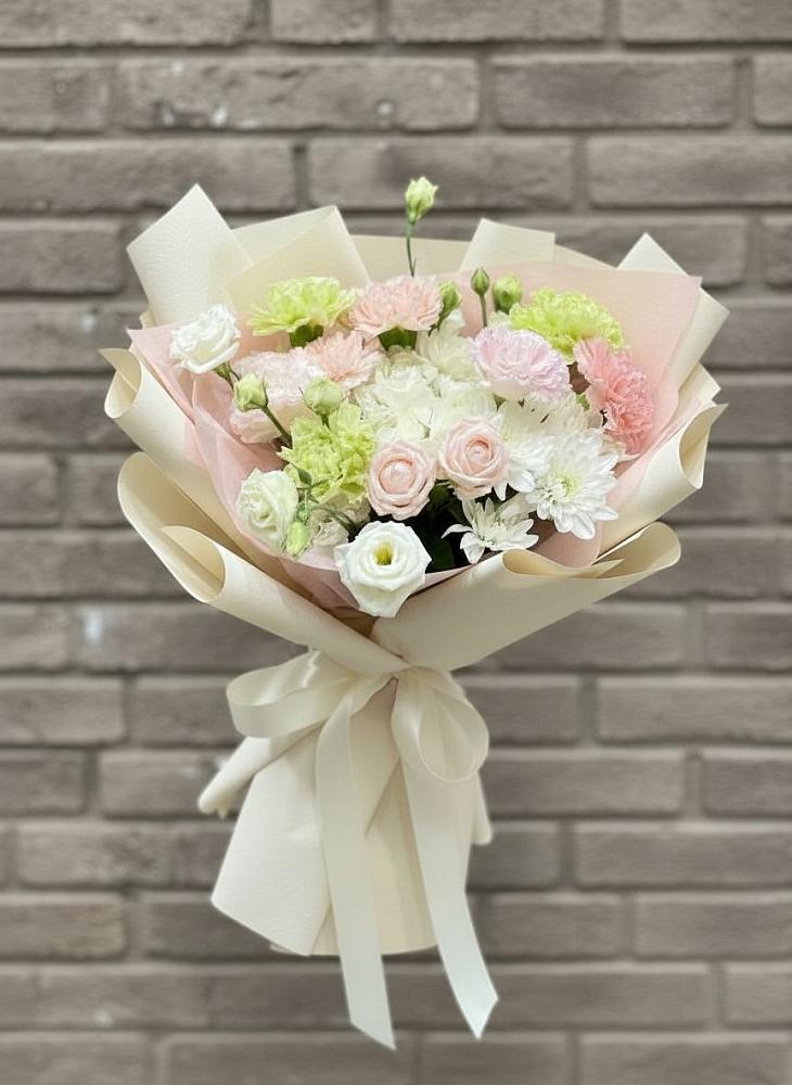 Букет цветов из: Гвоздики, Розы, Лизиантусы и Хризантемы в Шарахалсуне