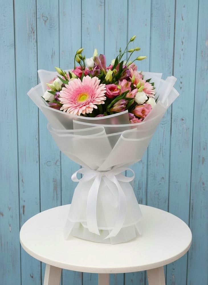 Букет цветов из: Герберы, Альстромерии и Лизиантусы в Шарахалсуне