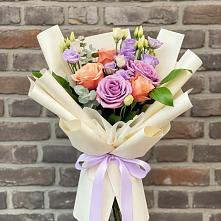 Букет цветов из:  Лизиантусы и Розы #REPLACE_PRED# Шарахалсуне