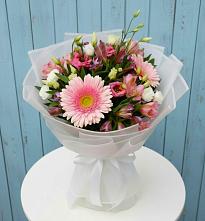 Букет цветов из:  Герберы, Альстромерии и Лизиантусы #REPLACE_PRED# Шарахалсуне