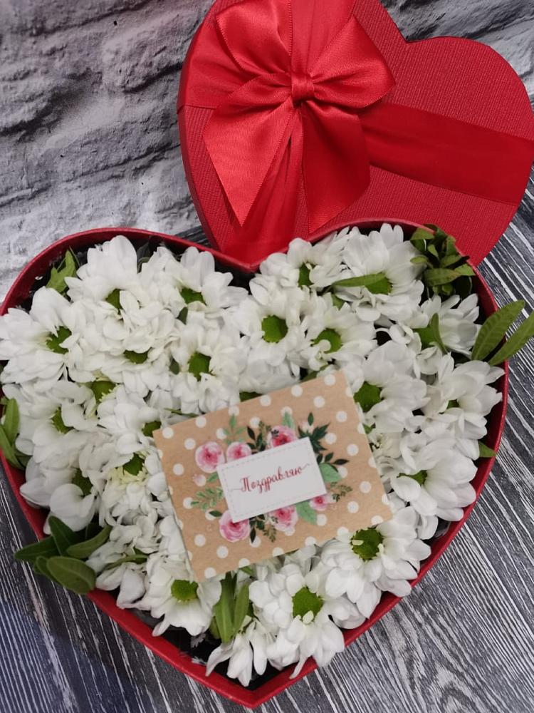 Цветочная композиция из Хризантемы в виде сердца в Шарахалсуне