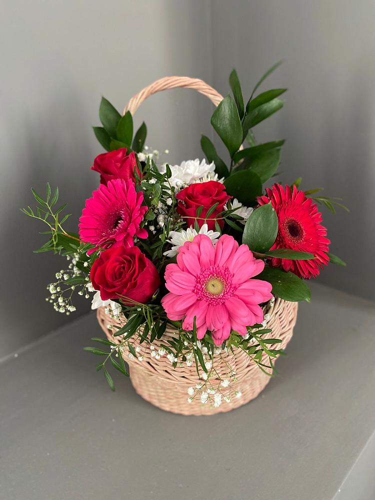Цветочная композиция из Розы, Хризантемы и Герберы в корзине в Шарахалсуне